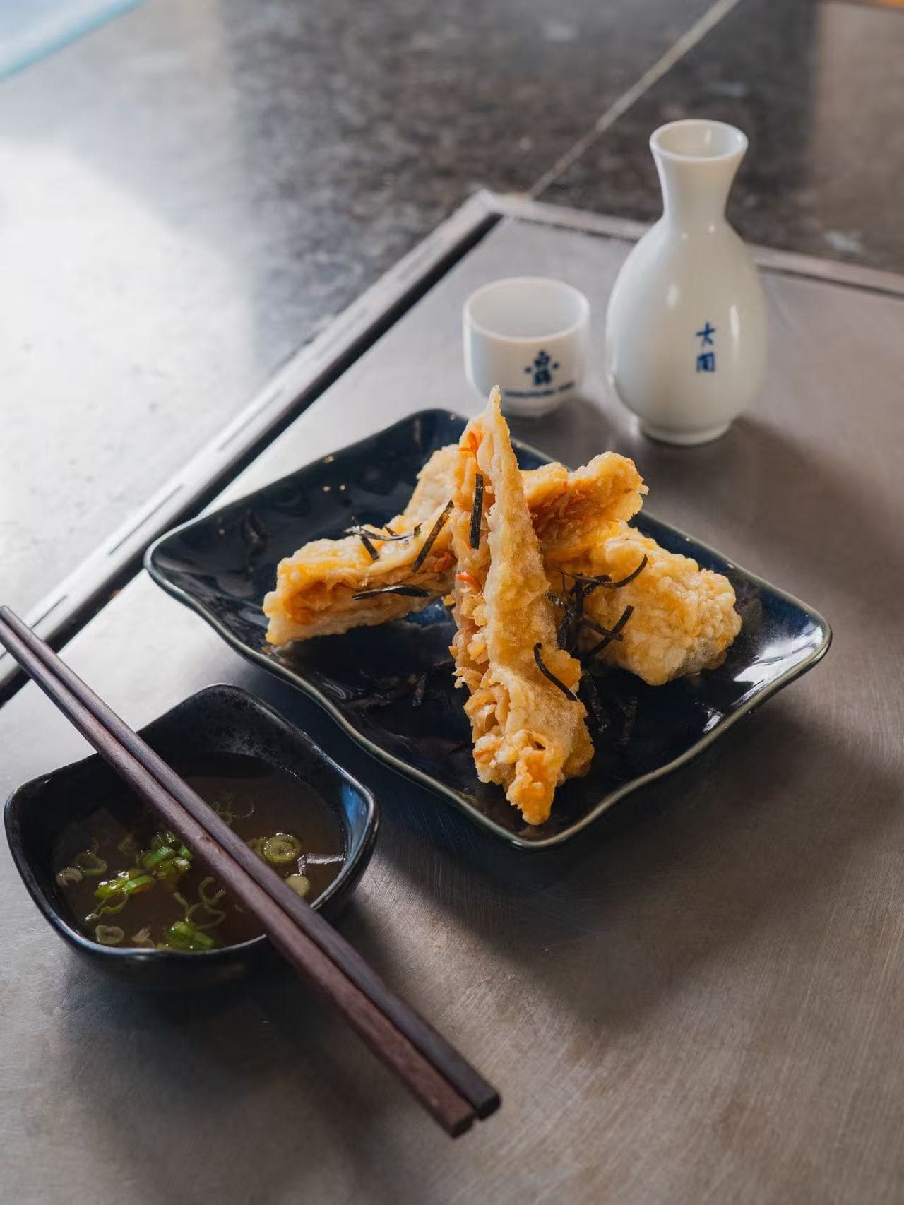 Tempura pieces on a black plate