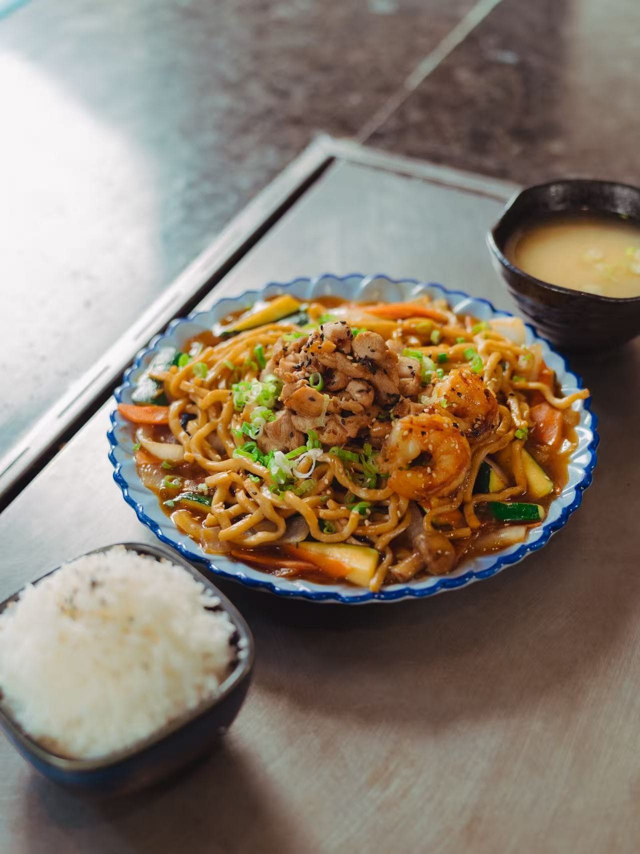 Teppanyaki noodles with vegetables